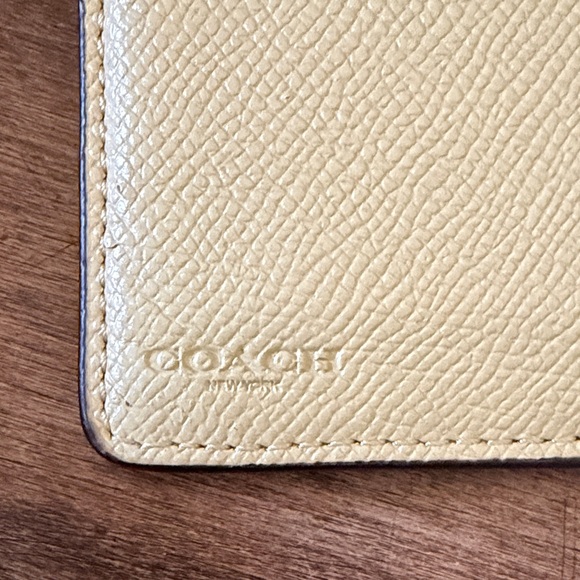 Coach Light Yellow Leather Wallet - Picture 4 of 10